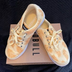 No Bull canvas WODapoloza trainers. W9.5